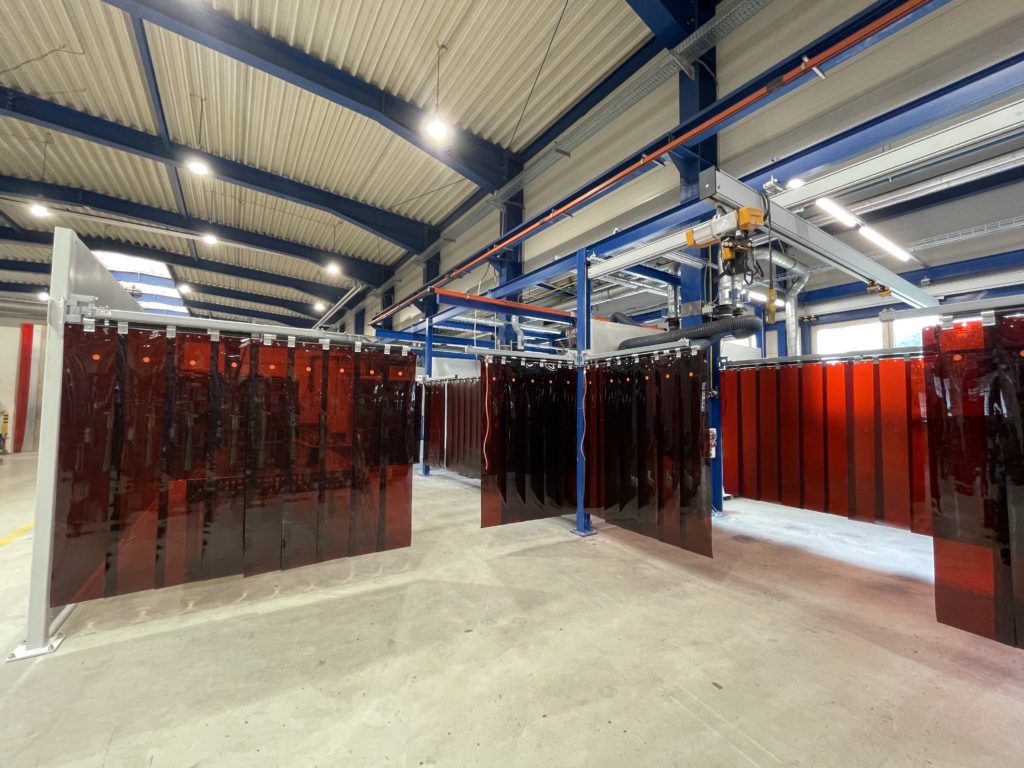 Zváracie boxy v našej výrobnej prevádzke prechádzajú v uplynulých dňoch veľkými zmenami